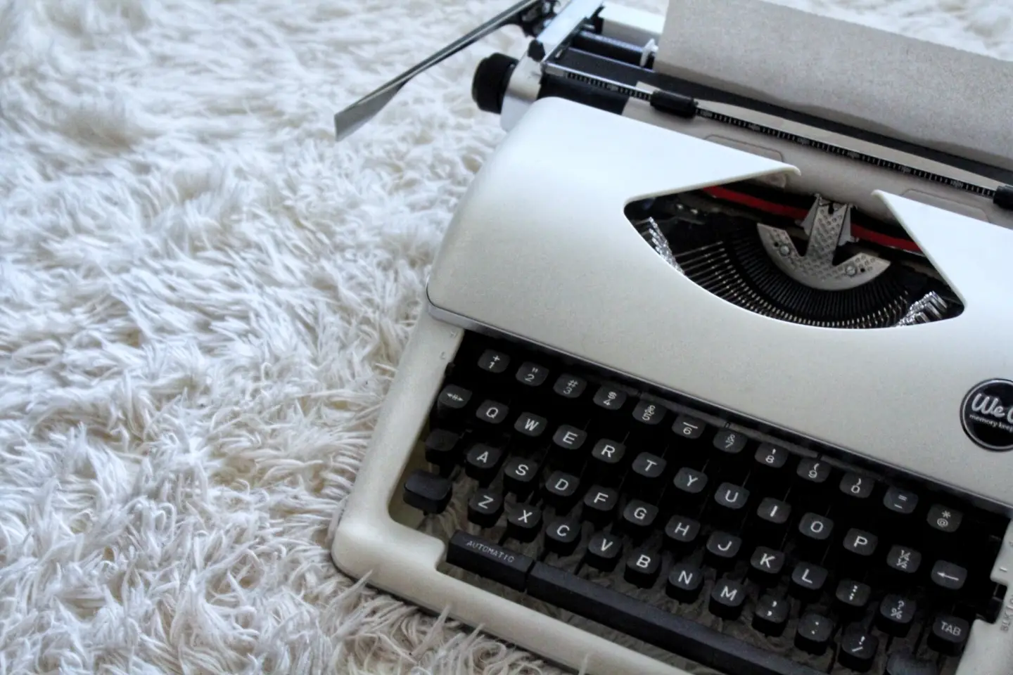 white-black-typewriter