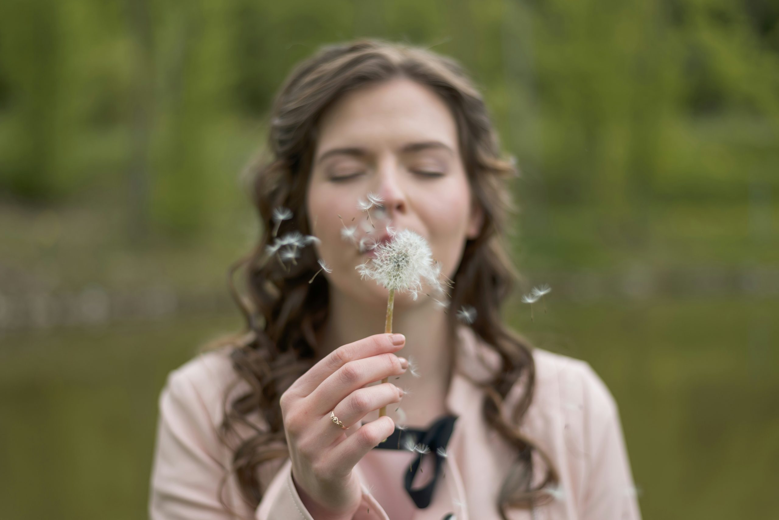 woman-blowing-dandelion